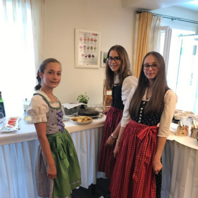 Flora, Magdalena and Pia in their Dirndls
